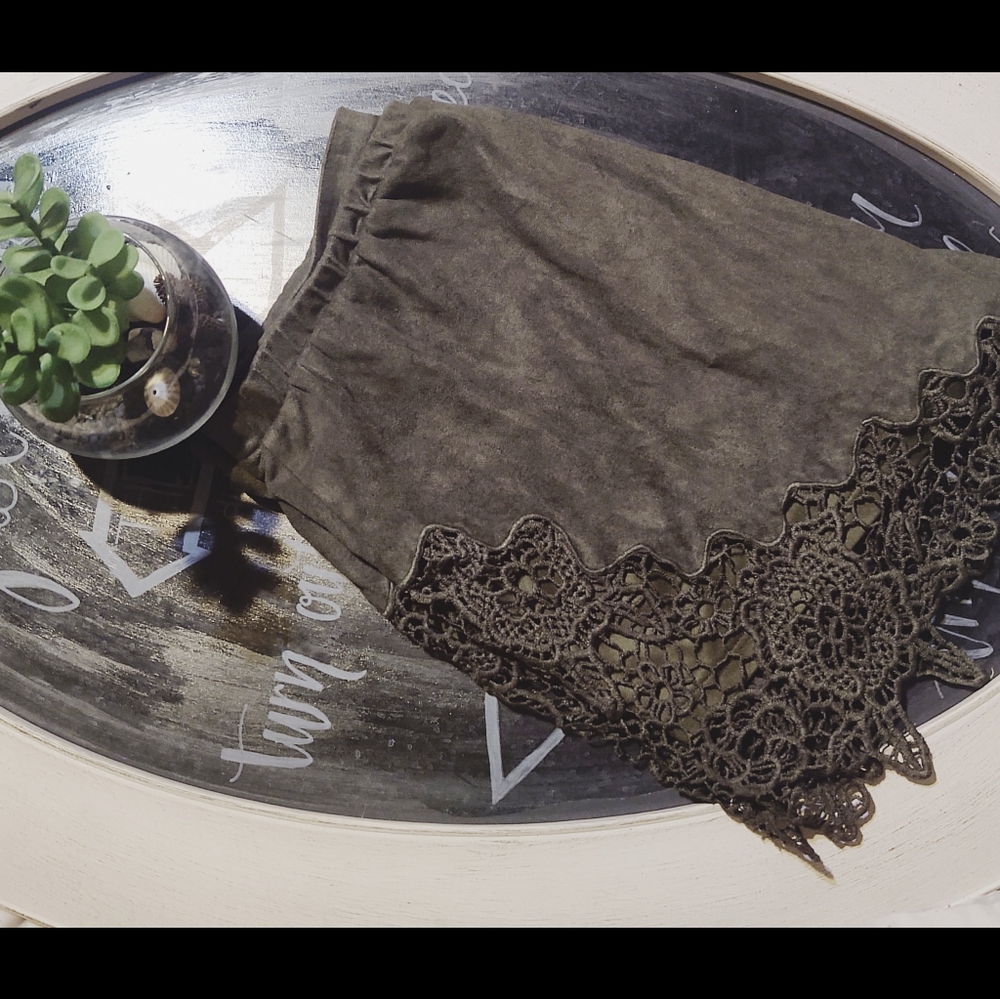 Rehab cute forest green shorts